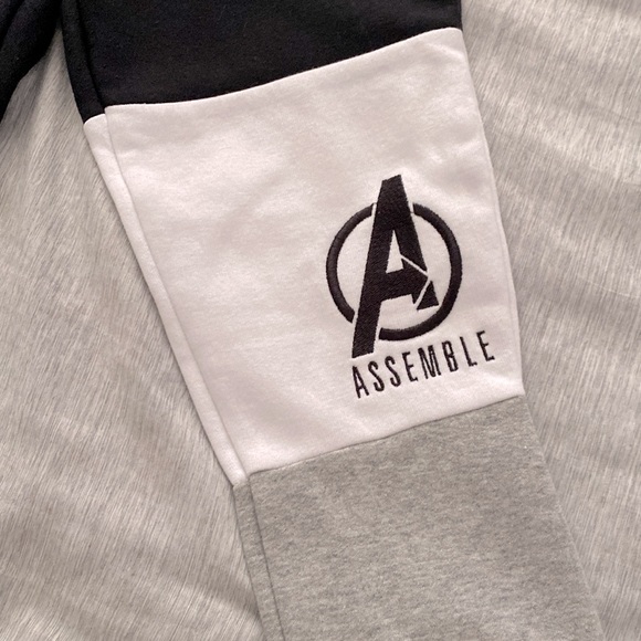 Disney Marvel Avengers boy’s jogger sweatpants size 4 NEW - Picture 3 of 3